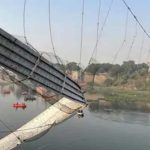 मोरबी ब्रिज हादसे पर हाईकोर्ट सख्त: गुजरात सरकार से कहा- 4 की जगह 10 लाख रुपए होनी चाहिए मुआवजा राशि