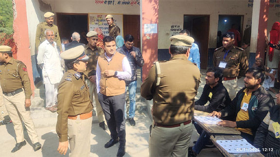 पुलिस आयुक्त विकास अरोड़ा व उपायुक्त विक्रम सिंह ने किया मतदान केंद्रों का दौरा