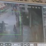 दिल्ली में बाइक सवारों ने लड़की पर तेजाब फेंका: छोटी बहन के साथ जा रही थी, तभी 2 लड़के चेहरे पर तेजाब डाल गए