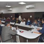 उपायुक्त विक्रम ने स्वास्थ्य विभाग के अधिकारियों व डॉक्टरों के साथ कोविड-19 की तैयारियों को लेकर की समीक्षा बैठक