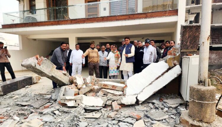 Unbridled officers in Manohar government: Lalit Nagar