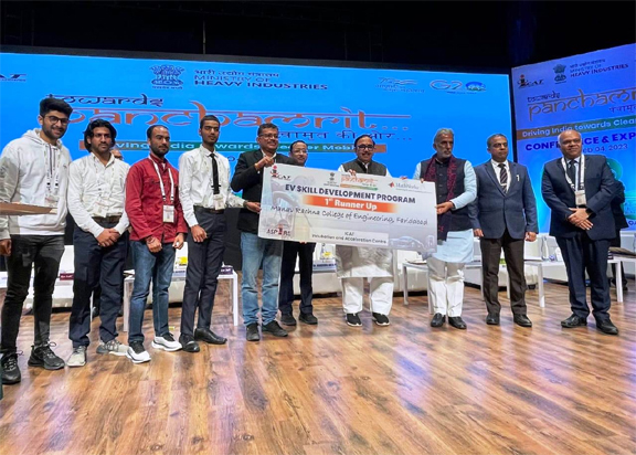 Dr. Mahendra Nath Pandey and Shri Krishan Pal Gurjar felicitated the students of Manav Rachna for securing 2nd position in EV Skill Development Program Competition