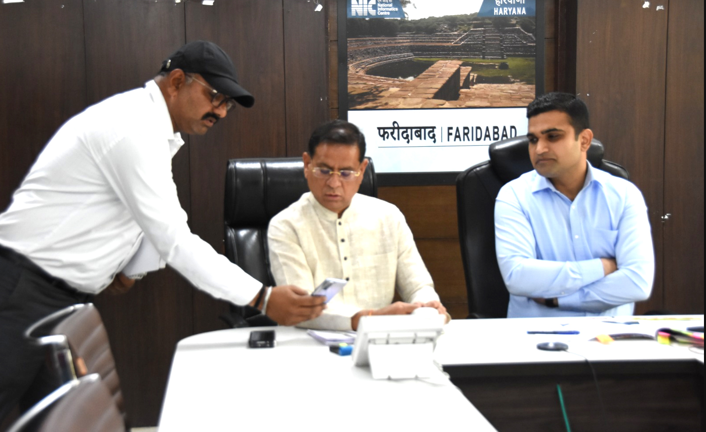 एमएलए राजेश नागर व डीसी विक्रम ने की तिगांव विधान सभा क्षेत्र की विकासात्मक योजनाओं और परियोजनाओं के बेहतर क्रियान्वयन के लिए अधिकारियों के साथ समीक्षा बैठक की