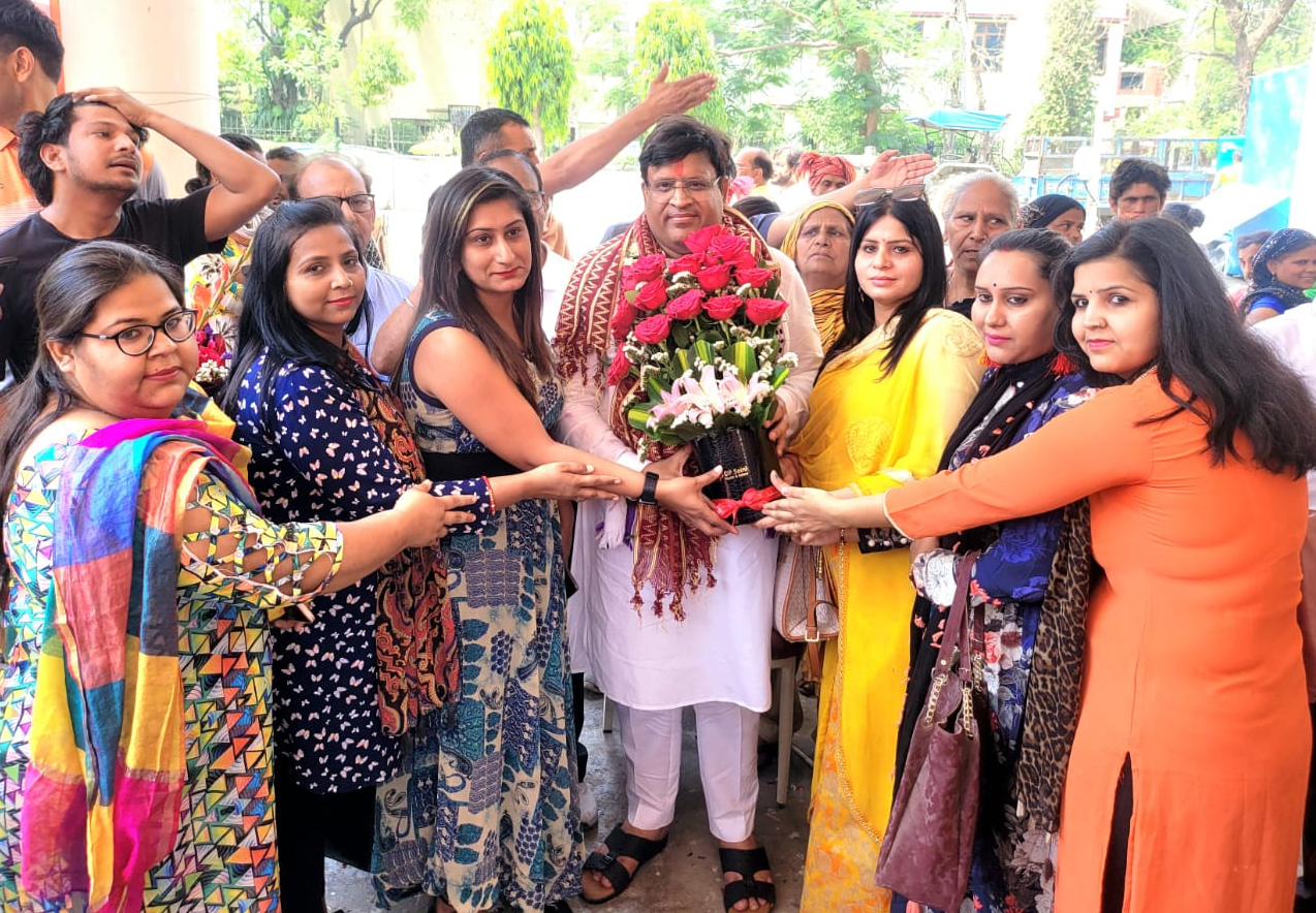 सेक्टर 15 के सामुदायिक भवन में मनाया गया पूर्व उद्योग मंत्री विपुल गोयल का जन्मदिन, बधाई देने उमड़ा जनसैलाब।