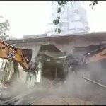 36 मौतों के बाद इंदौर के बेलेश्वर मंदिर पहुंचा बुलडोजर, नगर निगम ने अतिक्रमण हटाया