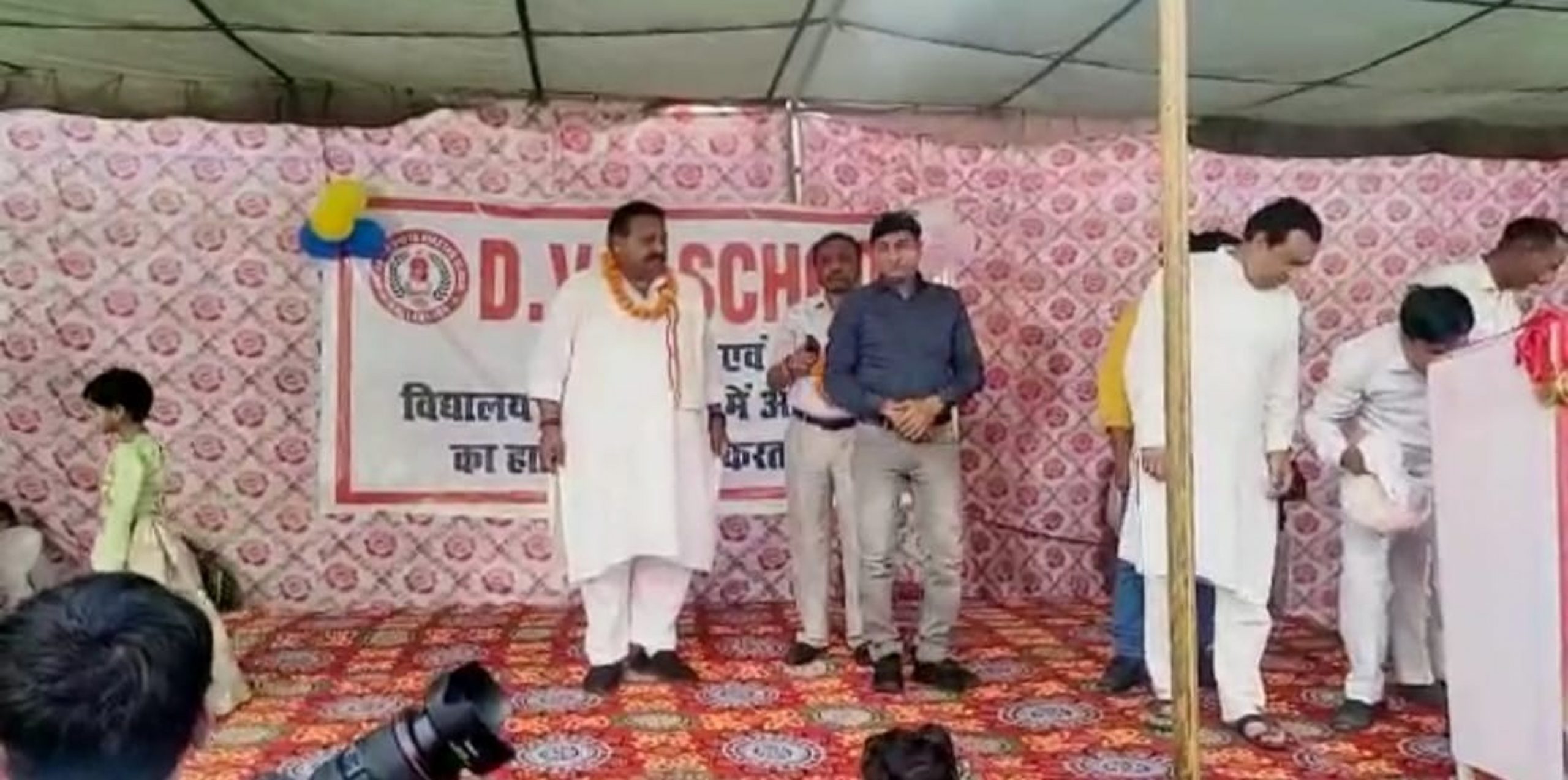 DVN public Sr secondary school के वार्षिक उत्सव के उपलक्ष्य मे आयोजित कार्यक्रम में पं सुरेंद्र शर्मा बबली ने की बतौर मुख्य अतिथि शिरकत