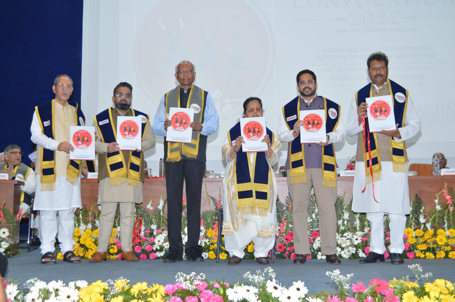 Manav Rachna University में दीक्षांत समारोह का हुआ आयोजन, 1500 छात्रों को डिग्री और 10 सम्मानित सदस्यों को मानद उपाधि से नवाजा गया