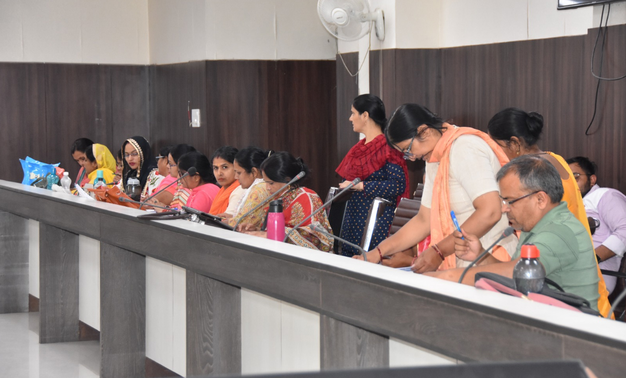 किसी को परिवार पहचान पत्र में शुद्धिकरण के लिए नहीं होना पड़ेगा परेशान : एडीसी अपराजिता