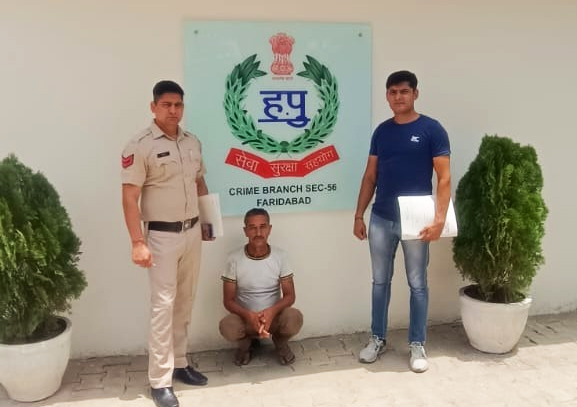 क्राइम ब्रांच 56 ने 4 पेटी अवैध देसी शराब सहित आरोपी को किया गिरफ्तार