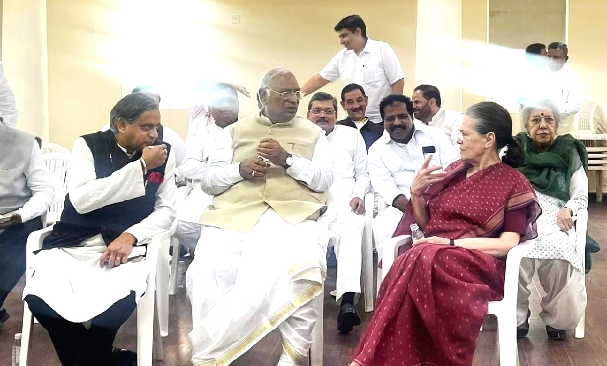Surjewala's serious allegation- BJP is plotting to kill Kharge and his family