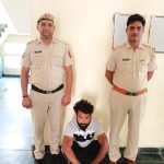 10 लाख रुपए की रंगदारी मांगने व जान से मारने की धमकी देने के मामले में एक आरोपी को अवैध हथियार सहित किया गिरफ्तार