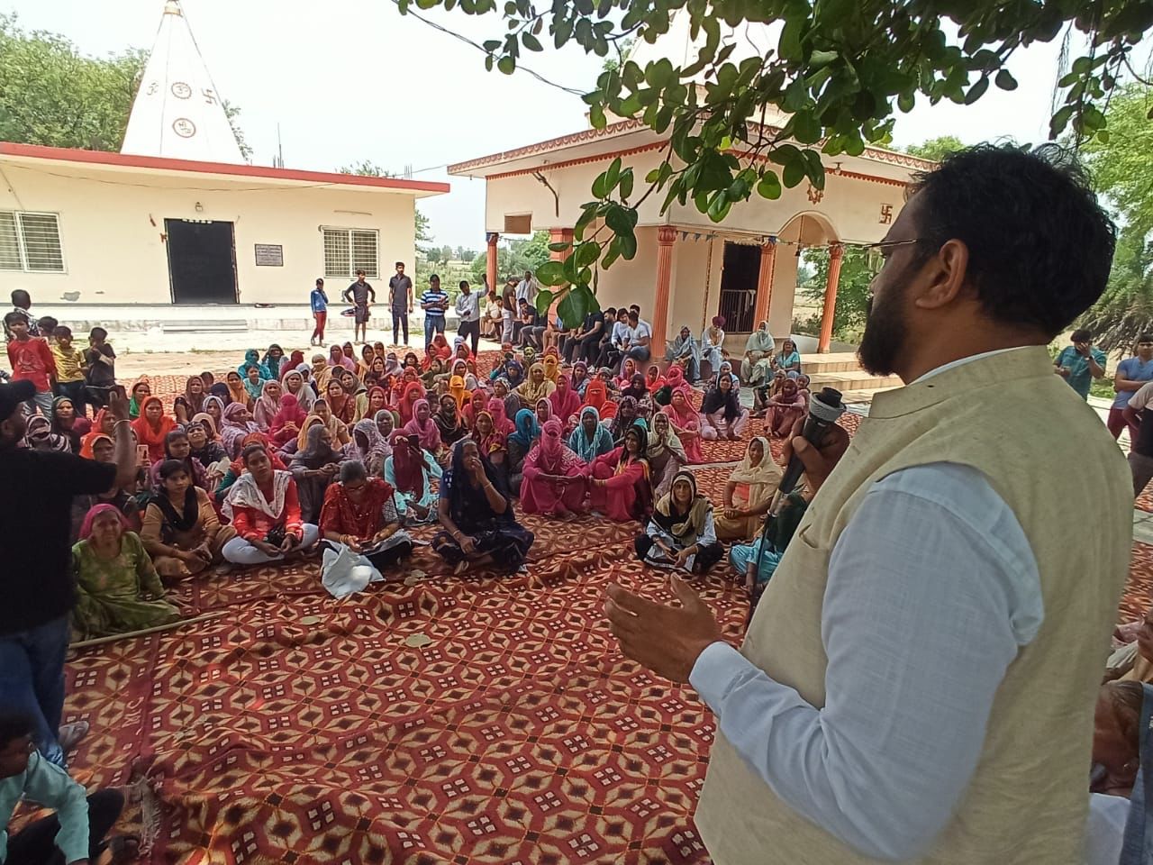 रिवाज़पुर डंपिंग यार्ड ( Dumping yard ) के विरोध में हुई पंचायत