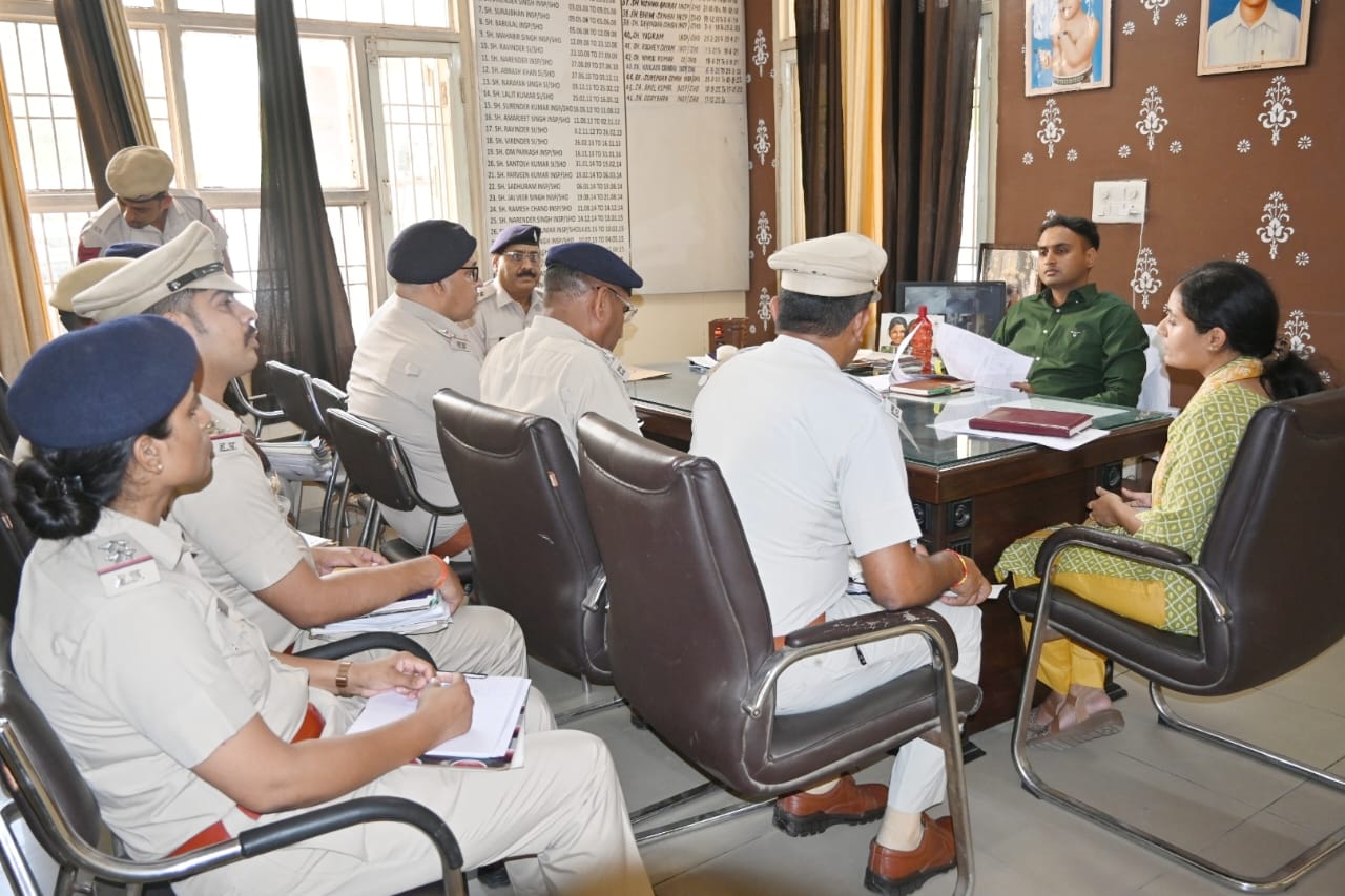 पुलिस अधीक्षक पलवल ने थाना कैंप पलवल एवं चौकी किठवाडी पुल का किया औचक निरीक्षण