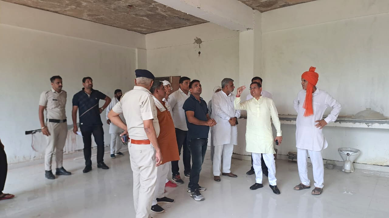 तिगांव मॉडल संस्कृति स्कूल की नवनिर्मित इमारत का निरीक्षण करने पहुंचे विधायक राजेश नागर