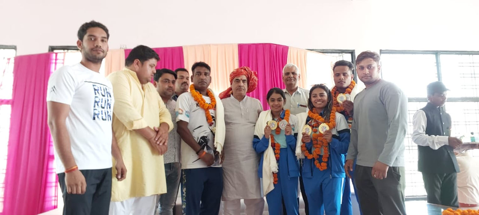 परिवहन मंत्री मूलचंद शर्मा ने जॉर्डन इंटरनेशनल किक बॉक्सिंग टूर्नामेंट में गोल्ड मेडल और सिल्वर मेडल लेकर आए बच्चों को किया सम्मानित