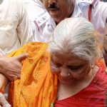 यातायात पुलिस ने अपनी जान की परवाह न करते हुए आगरा कैनाल में पैर फिसल ने से गिरी महिला की जान बचाकर दिया उत्कृष्ट सेवा का परिचय