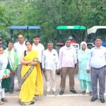 एडीसी अपराजिता ने 8 किसानों को खेती करने के लिए 50 प्रतिशत अनुदान पर ट्रैक्टर सौंपे