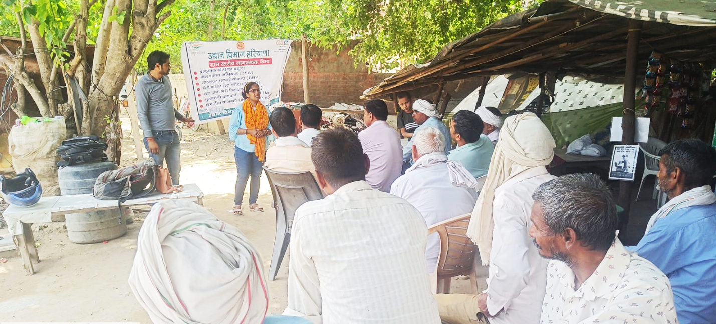 जिला के गाँवों में आयोजित किये जा रहे ग्राम स्तरीय जागरूकता कैंप