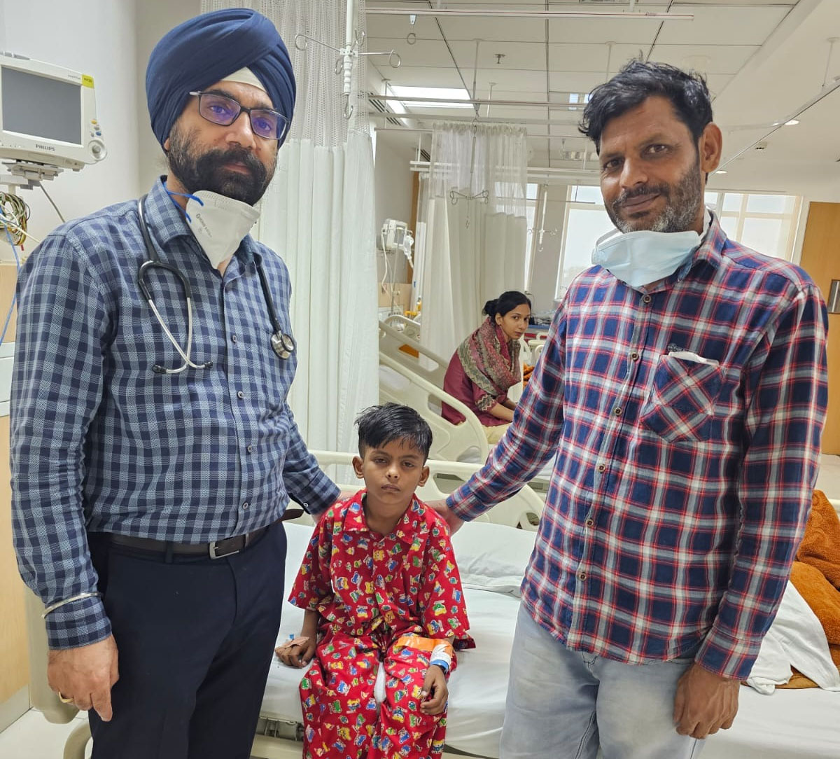 बच्चे ने निगली कान की बालियाँ, डॉक्टरों ने बचाई जान