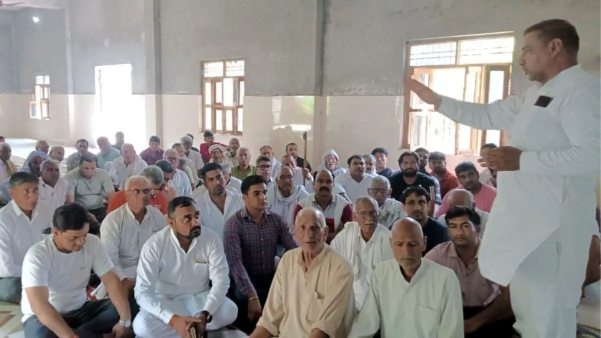 सड़क नहीं बनी तो मुख्यमंत्री रैली का होगा बहिष्कार