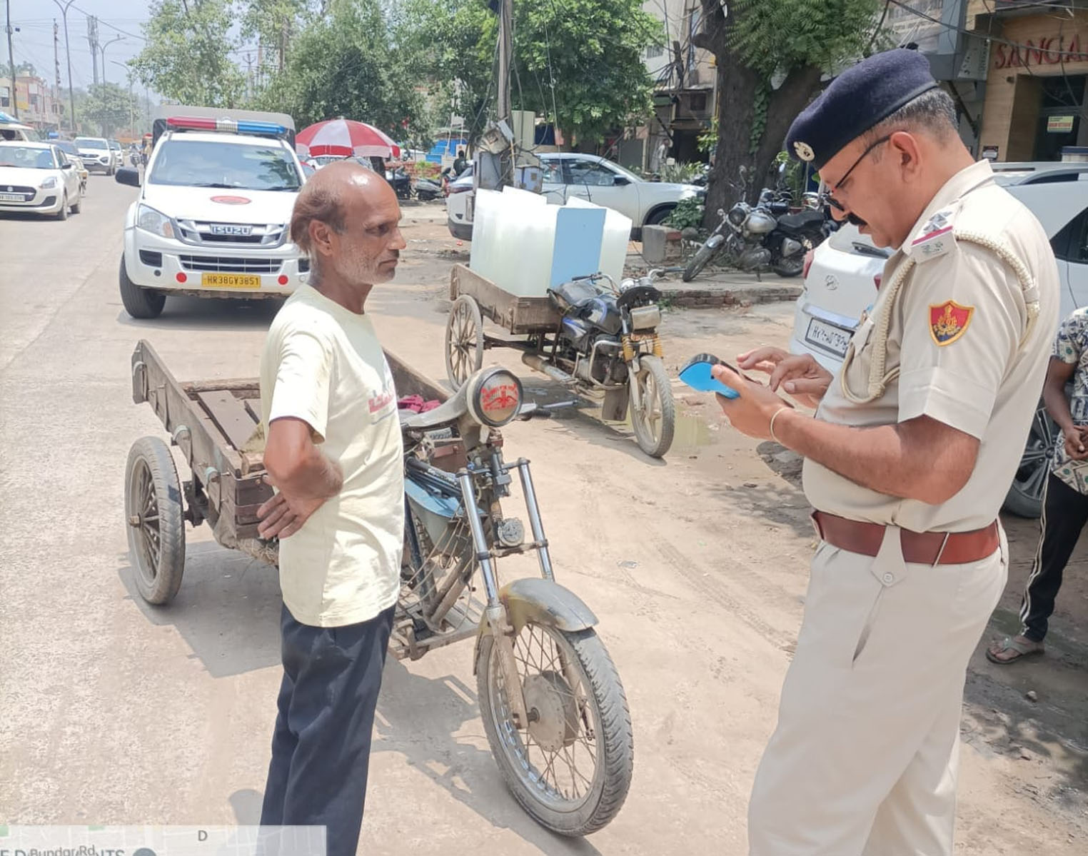 विशेष अभियान के तहत ट्रैफिक पुलिस द्वारा 10 जुगाड़ वाहनों सहित 1539 वाहन चालकों का काटा गया चालान, 7.45 लाख रुपए जुर्माना