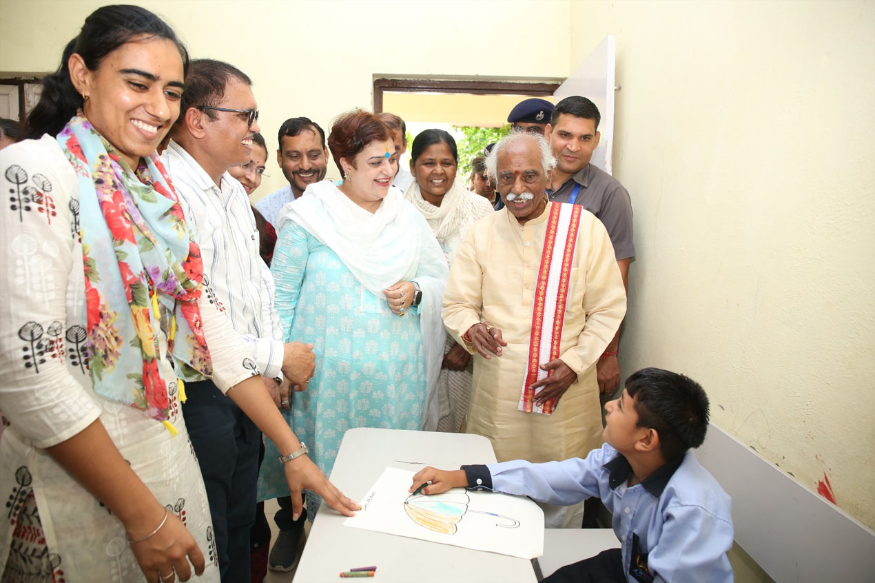 बच्चों को गतिविधियों में निपुण कर समाज की मुख्यधारा में जोडऩे का प्रयास करें-बंडारू दत्तात्रेय