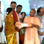 माफिया अतीक से मुक्त भूमि पर बने आवासों का सीएम योगी ने किया लोकार्पण, लाभार्थियों को सौंपी चाबी