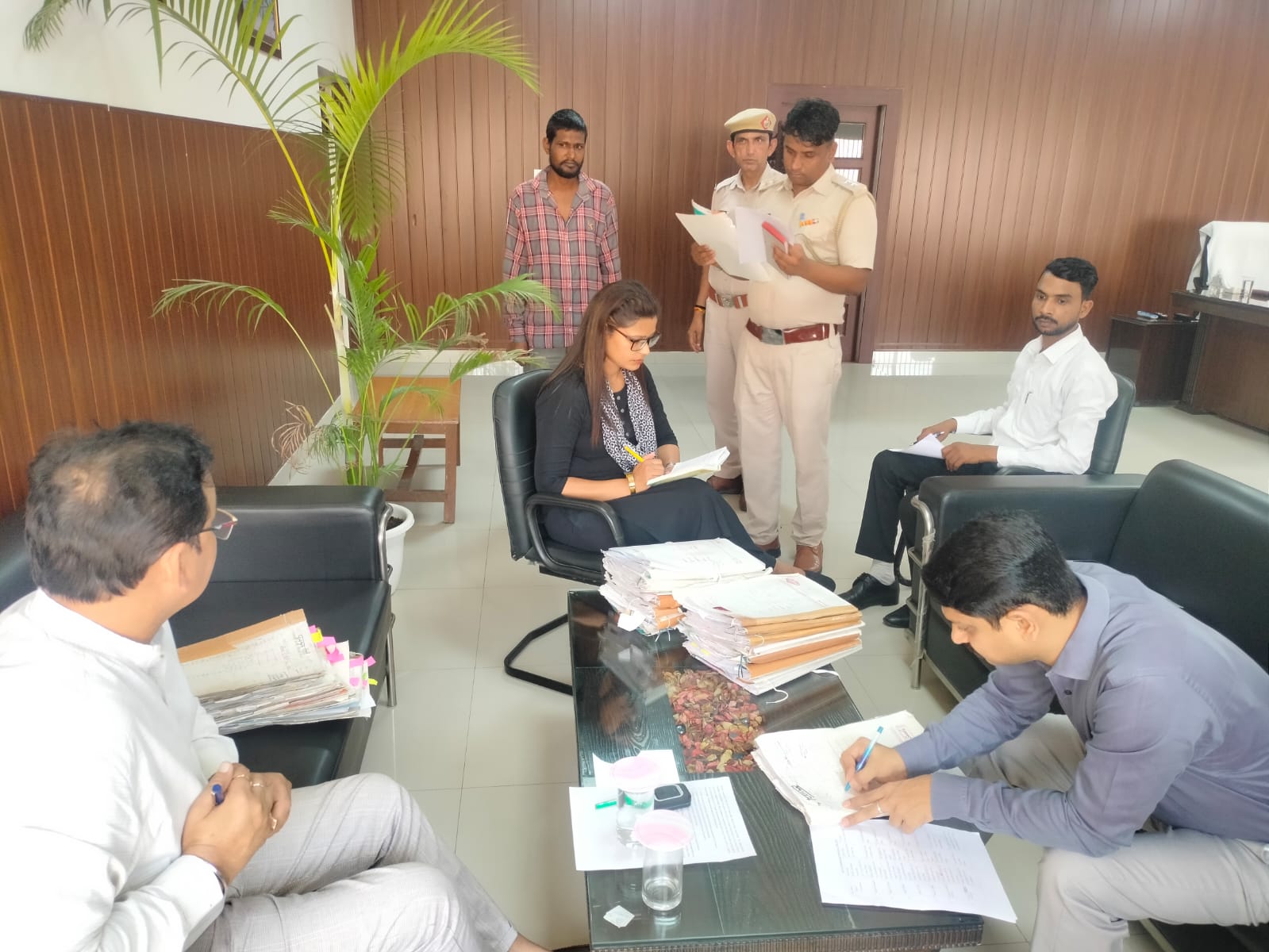 जेल में लगाई लोक अदालत, 21 मामलों पर की सुनवाई : CJM कुनाल गर्ग