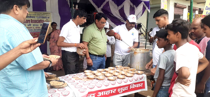 जिला रेडक्रॉस सोसाइटी द्वारा बाढ़ प्रभावित क्षेत्रों में लोगों के लिए उचित खाने की व्यवस्था का आयोजन: डीसी विक्रम सिंह
