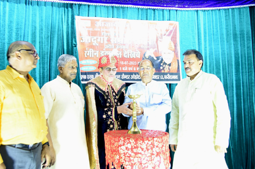 सेक्टर-12 स्थित एचएसवीपी कन्वेंशन सेंटर में विश्व विख्यात जादूगर सम्राट शंकर द्वारा जादुई शो का किया गया आयोजन