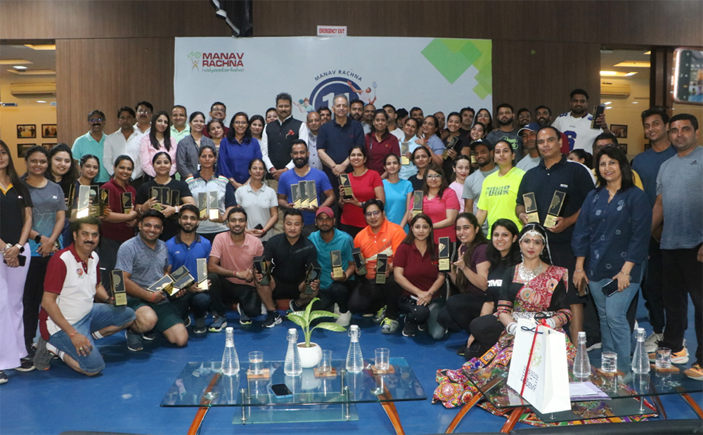 मानव रचना स्पोर्ट्स अकादमी में बैडमिंटन व टेबल टेनिस चैंपियनशिप का समापन, विजेताओं को ट्रॉफी बांटी