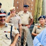 बसंतपुर गांव में यमुना में जलस्तर बढ़ने के बाद उपायुक्त विक्रम सिंह व पुलिस आयुक्त विकास अरोड़ा ने किया दौरा