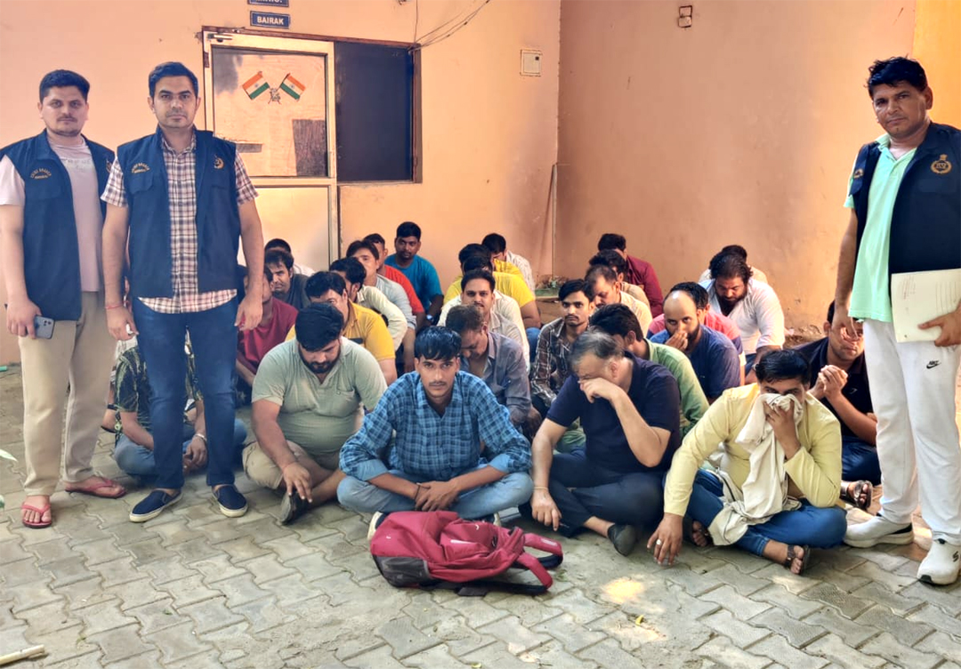 जुआ खेलने वाले 39 आरोपियों को क्राइम ब्रांच सेक्टर 17 की टीम ने दबोचा, आरोपियों से ₹143200 बरामद