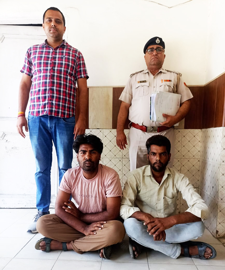 7.900 किलोग्राम गांजे सहित 2 आरोपियों को क्राइम ब्रांच बदरपुर बॉर्डर की टीम ने किया गिरफ्तार
