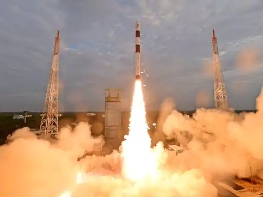 ISRO ने सिंगापुर के 7 सैटेलाइट लॉन्च किए, इसमें 360 किलो वजन वाला DS-SAR