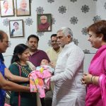 25 साल बाद दिल्ली की दंपत्ति के घर आई खुशियां, शिशु गृह से बच्चा मिला गोद