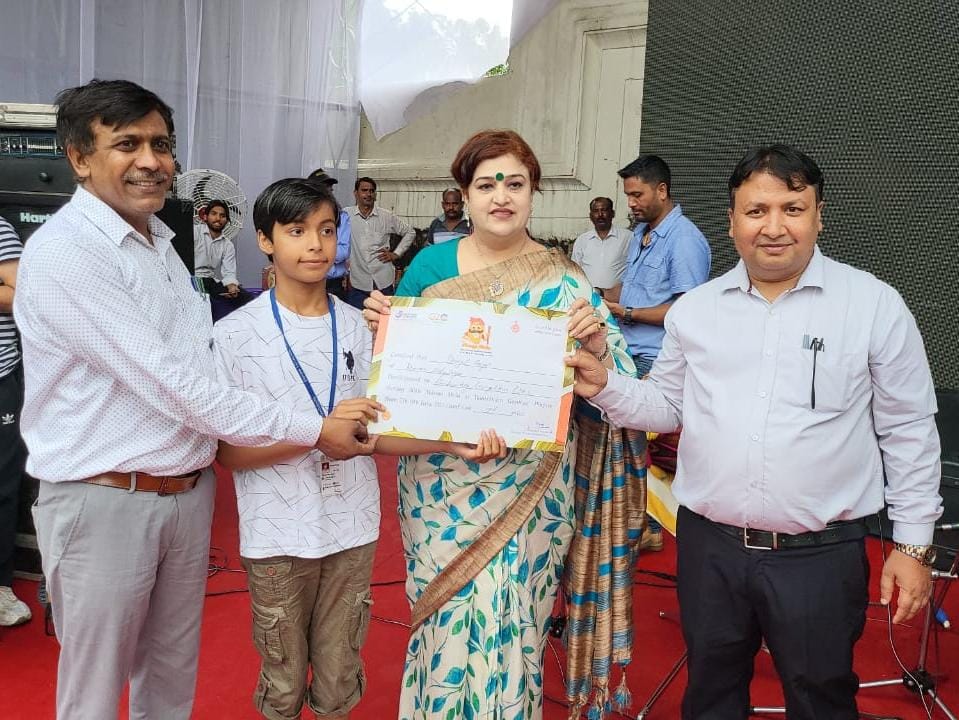 आम उत्सव में हुई प्रतियोगिताओं के विजेताओं को रंजीता मेहता ने किया सम्मानित