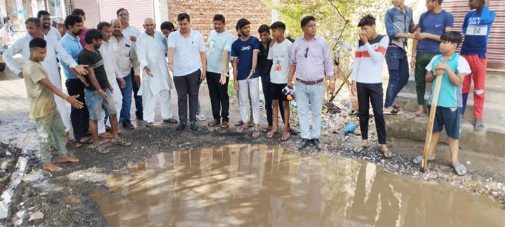 प्रशासन ( Administration ) की लापरवाही का खमियाजा भुगत रहे खेड़ी रोड के दुकानदार : नितिन सिंगला
