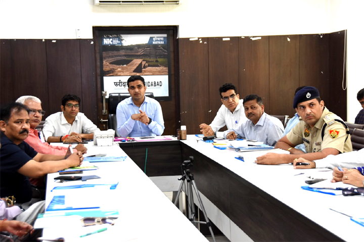 कोपटा के अनुसार 5000 रुपये का जुर्माना तथा पांच साल तक जेल : डीसी विक्रम सिंह