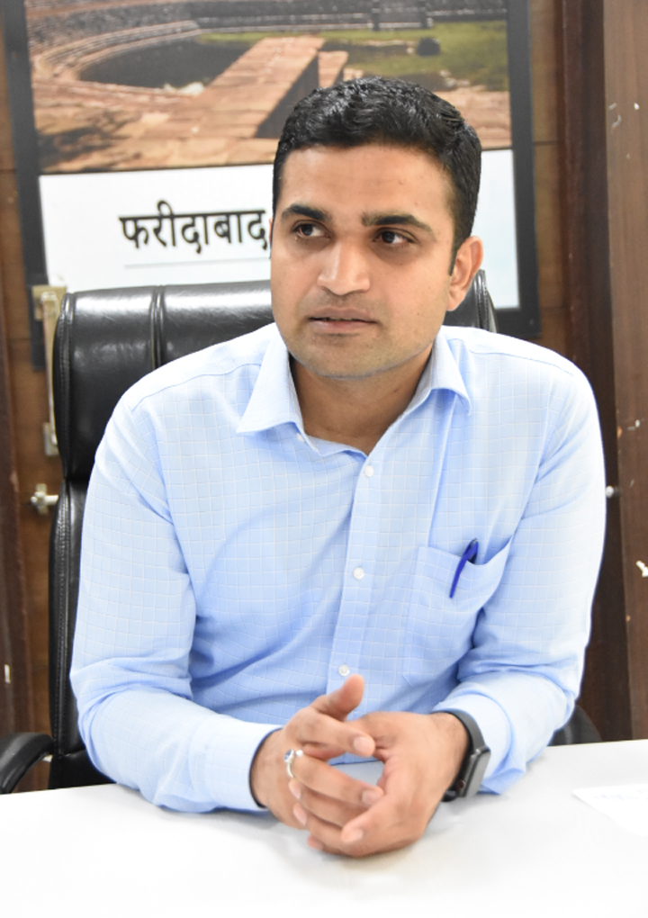 जिला के हर गांव से बलिदानी मिट्टी पहुंचेगी दिल्ली: डीसी विक्रम सिंह