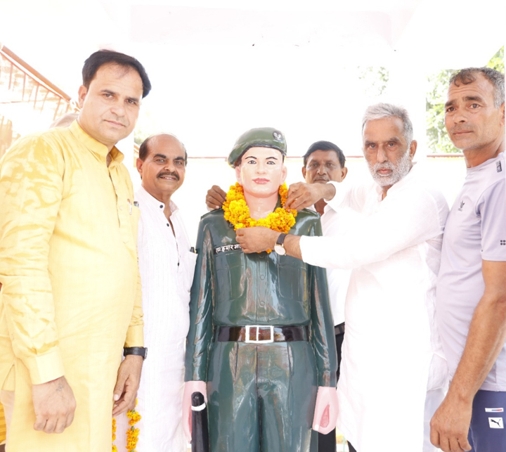 शहीदों की बदौलत ही हमें आजादी मिली जिसकी खुली हवा में सांस ले रहे हैं : केंद्रीय राज्य मंत्री कृष्ण पाल गुर्जर