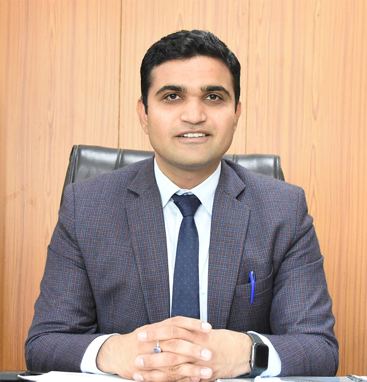 शहर में क़ानून व्यवस्था बनाए रखने के लिए धारा 144 लागू: जिलाधीश विक्रम सिंह