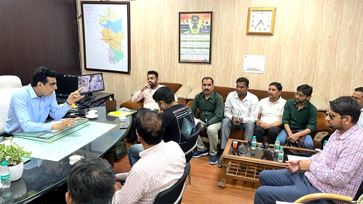 स्कूल खुलने और स्कूल की छुट्टी के समय ट्रैफिक पुलिस साथ मिलकर यातायात व्यवस्था को सुचारू ढंग से चलाए : एसडीएम परमजीत चहल