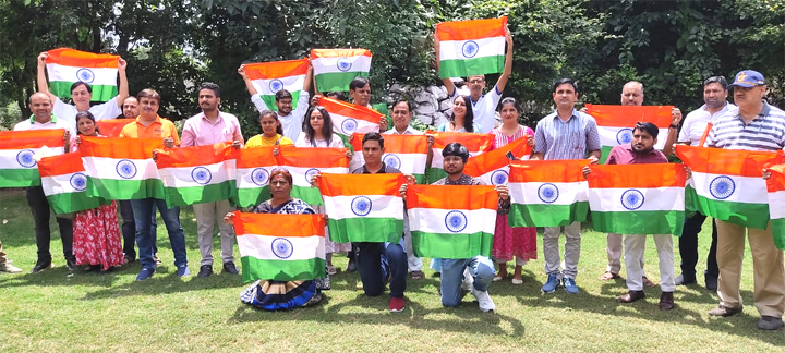 Under the joint aegis of District Red Cross Society and Jai Seva Foundation, national flags were distributed to the people under Har Ghar Tiranga Abhiyan under CSR.