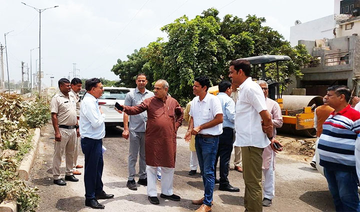 कैबिनेट मंत्री मूलचंद शर्मा ने बल्लभगढ़ विधानसभा क्षेत्र के विकास कार्यों की अधिकारियों के साथ बैठक कर की समीक्षा