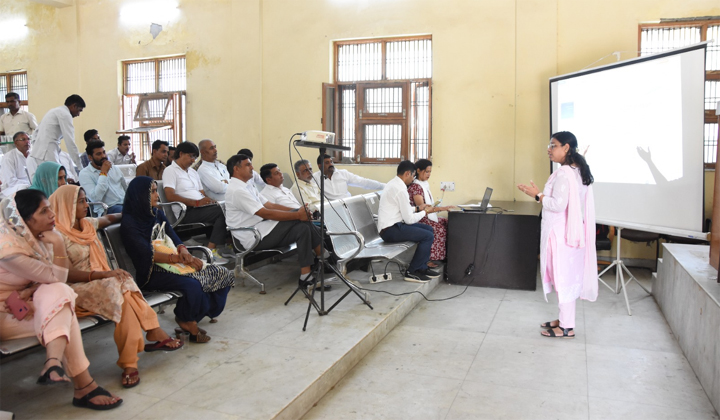 सरपंचो और गांवों पंचायती राज जनप्रतिनिधियों को दिया गया ऑनलाइन प्लेट फार्म प्रणाली पर एक दिवसीय प्रशिक्षण