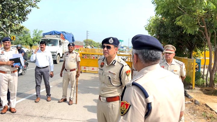 फरीदाबाद में पुलिस मुस्तैदी से माहौल रहा शांतिपूर्ण, पुलिस आयुक्त ने स्वयं इंटर स्टेट व इंटर डिस्ट्रिक्ट नाकों पर पहुंचकर किया निरीक्षण