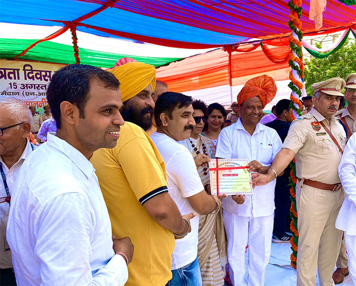 Road Safety Omni team felicitated on Independence Day