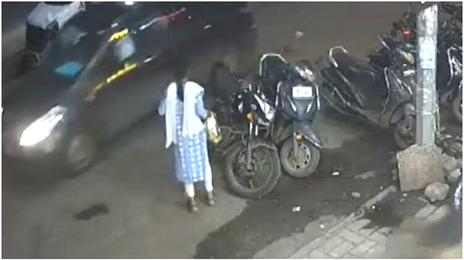 कार ने स्कूटी पर जा रहे मां-बेटे को टक्कर मारी: 7 साल के बच्चे को 500 मीटर तक घसीटा, मौत