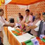 बीजेपी व्यवसायिक प्रकोष्ठ Fbd, द्वारा हर घर तिरंगा अभियान के अंतर्गत लोगों को राष्ट्रीय ध्वज वितरण किए गए।
